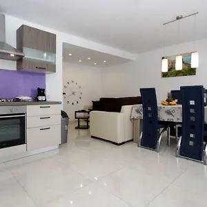 https://apartment-alet.in-istria.net