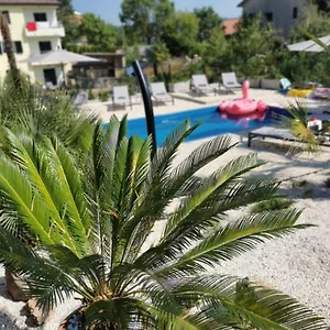 https://villa-jolly.primorje-gorskikotar.com
